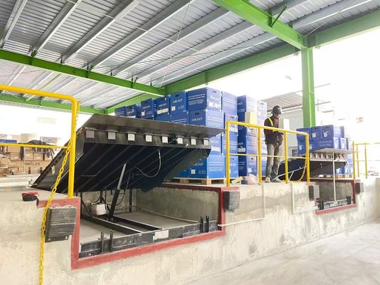 मोटर के लिए अधिभार सुरक्षा उपकरण के साथ डबल सिलेंडर हाइड्रोलिक डॉक लेवलर